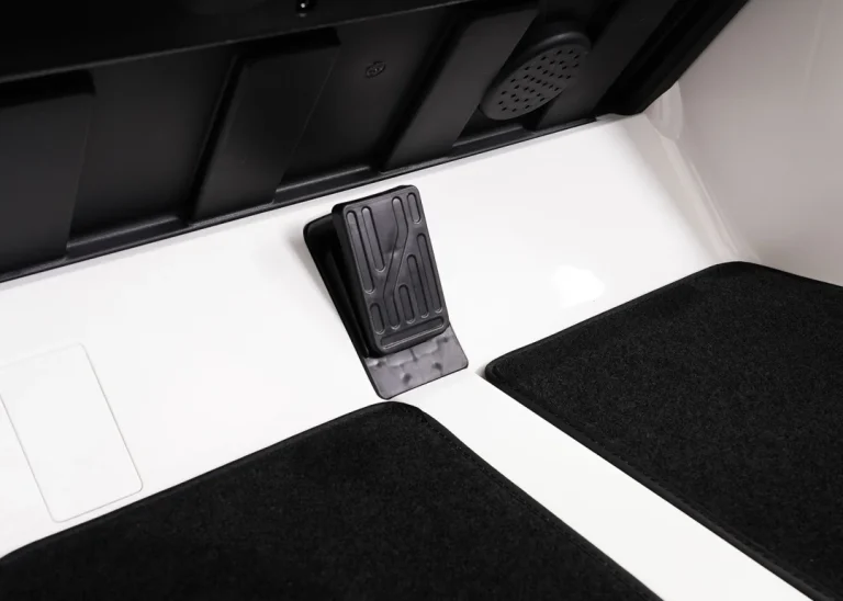 Mercedes Benz Gt63 Amg Bijeli Auto Na Akumulator 29
