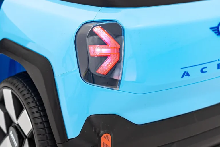 Mini Koncept Aceman Plavo Vozilo 16