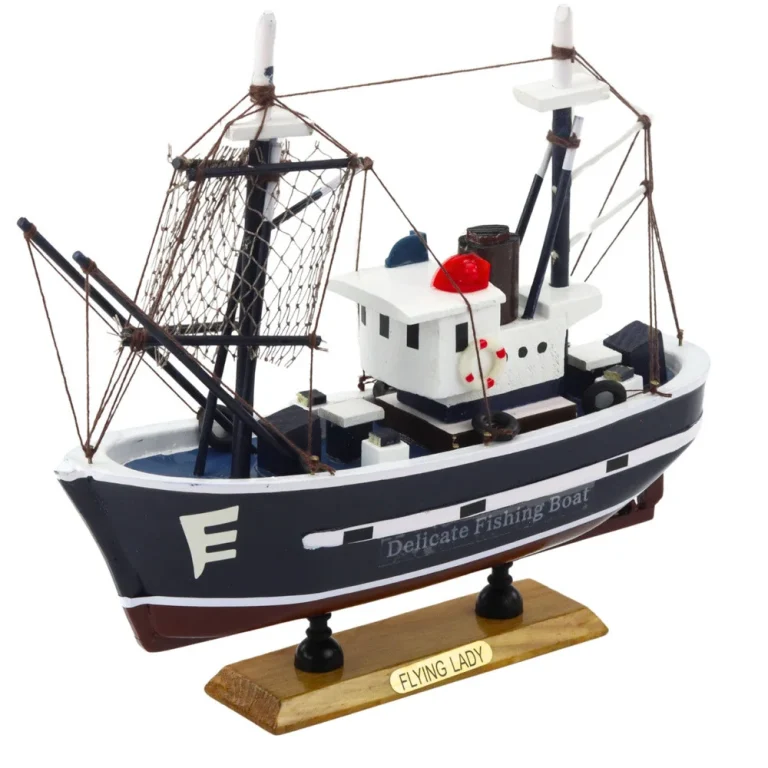 Model Ribarskog Broda Flying Lady S Kabinom 24 × 23 Cm 2
