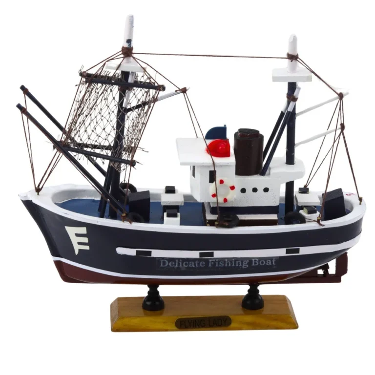 Model Ribarskog Broda Flying Lady S Kabinom 24 × 23 Cm 3