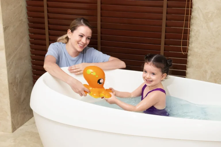 Napuhana Vodena Igračka Hobotnica Za Djecu Bestway Bath Buddies 2