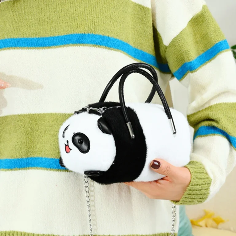 Plišana Panda Torbica S Ručkama I Lancem Crno Bijela 20 Cm 4