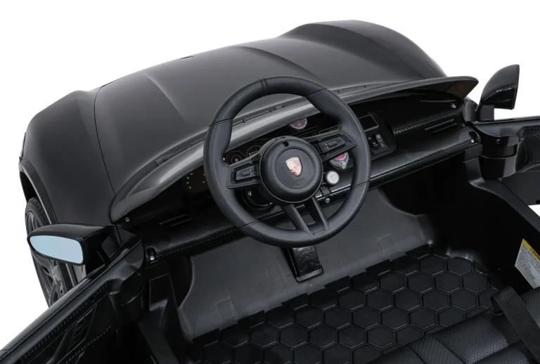 Porsche Taycan Turbo S Crno Vozilo 15