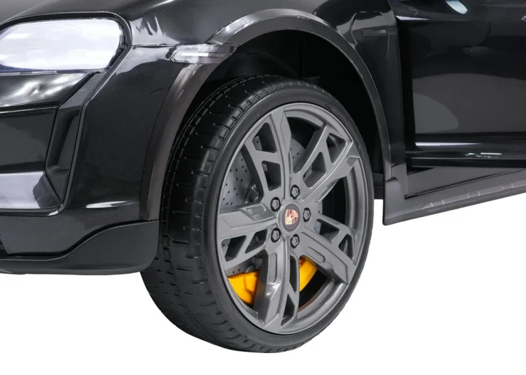 Porsche Taycan Turbo S Crno Vozilo 23