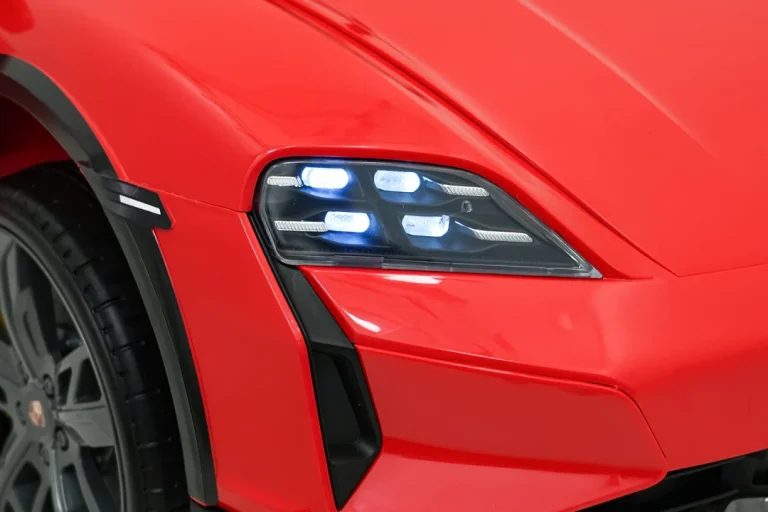 Porsche Taycan Turbo S Crveno Vozilo 24