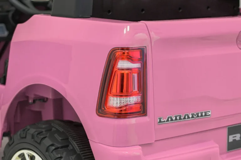 Ram 3500 Ružičasto Vozilo 23
