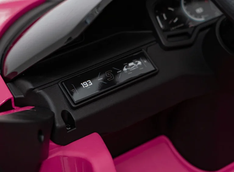 Ružičasto Vozilo Lamborghini Revuelto 21
