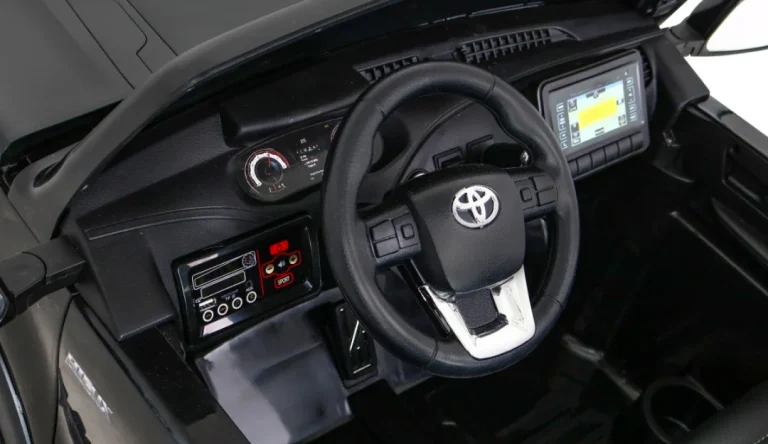 Toyota Hilux Kamionet Na Akumulator, Crni 9