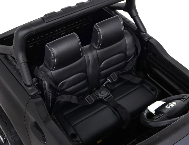 Toyota Hilux Pick Up Na Akumulator 4x4, Crni 12