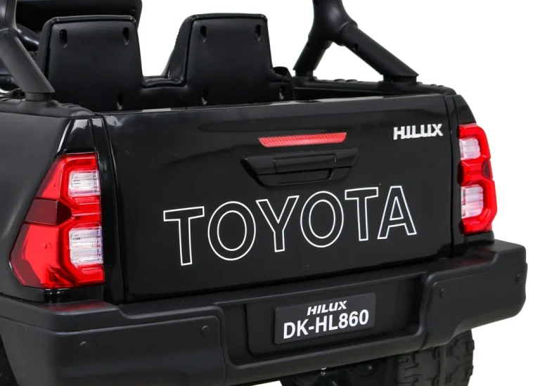 Toyota Hilux Pick Up Na Akumulator 4x4, Crni 15