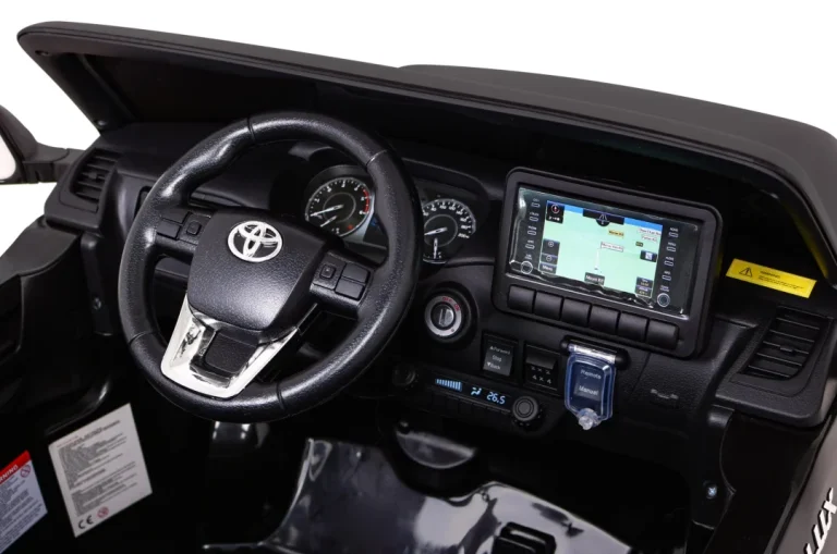 Toyota Hilux Pick Up Na Akumulator 4x4, Crni 8