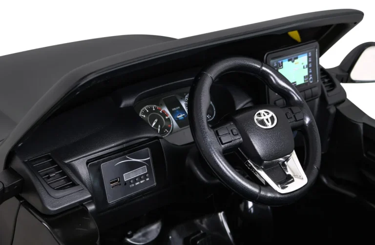 Toyota Hilux Pick Up Na Akumulator 4x4, Crni 9