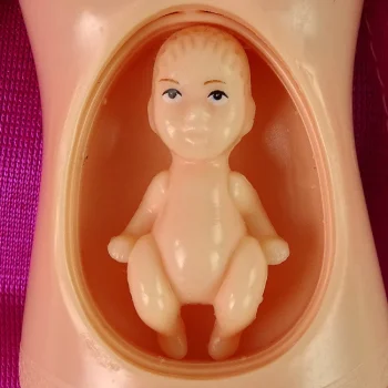 Trudna Lutka S Otvorenim Trbuhom Siva Haljina 4