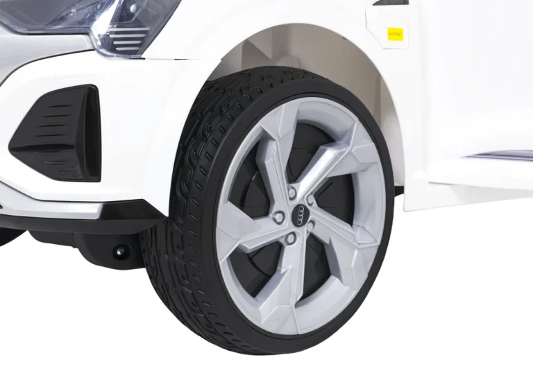 Vozilo Audi Sq8 Bijeli + 2,4 Ghz Daljinski 23