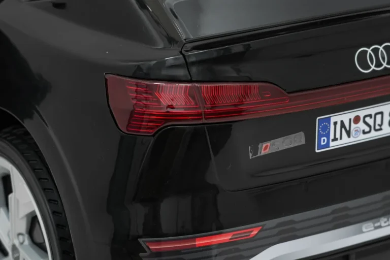 Vozilo Audi Sq8 Crni + 2,4 Ghz Daljinski 24