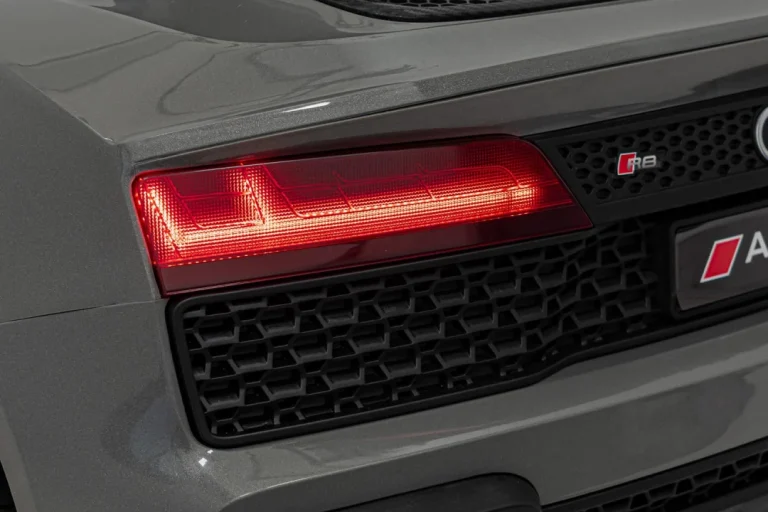 Vozilo Audi Spyder R8 Lift Strong Sivo 40
