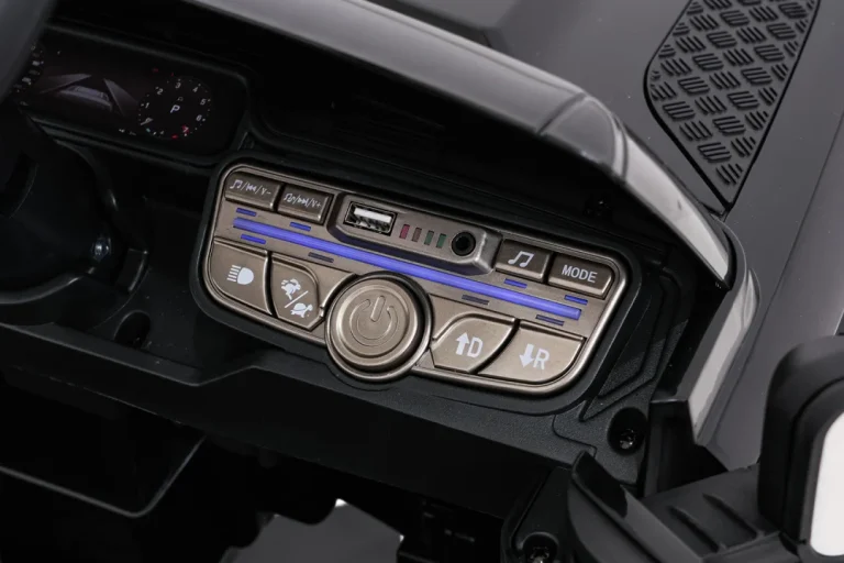 Vozilo Land Rover Defender Crni 17