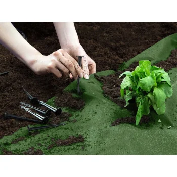 Vrtni Agrotekstil 1,6 M X 50 M 70 G/m2 + 100 Plonos Iglica Zeleni 8