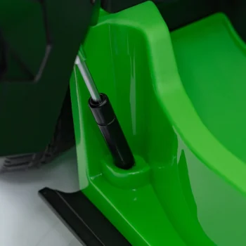 Zeleno Vozilo Lamborghini Revuelto 24