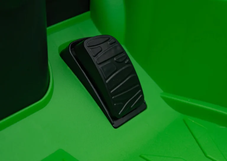 Zeleno Vozilo Lamborghini Revuelto 25