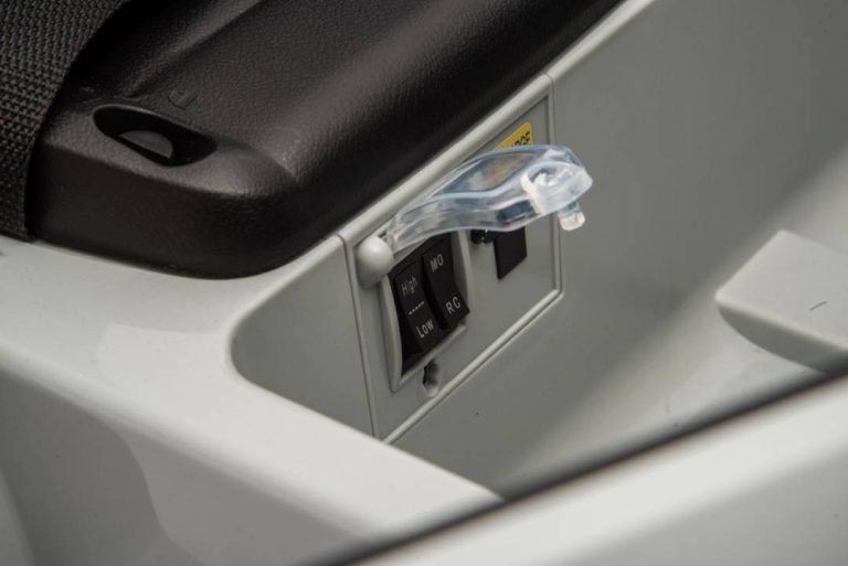 Dječji Auto Na Akumulator Porsche Macan Sivi 33