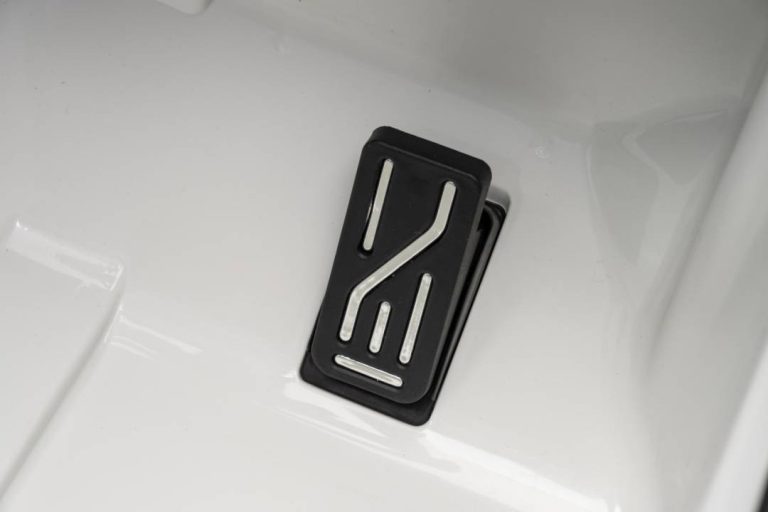 Mercedes G63 Amg Dječji Automobil Na Akumulator Bijeli 44